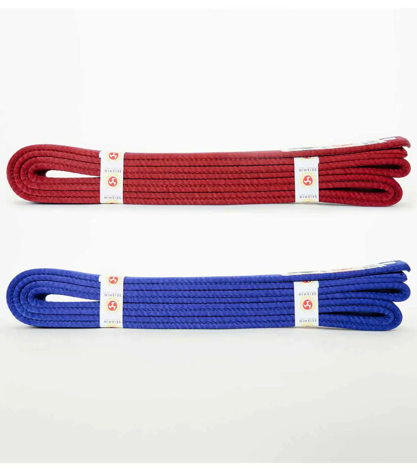 Ceintures de compétition de Karate Seishin International - Pack Rouge et bleu 10 ceintures-de-competition-seishin-international-wkf-rouge-et-bleu-satin-profil