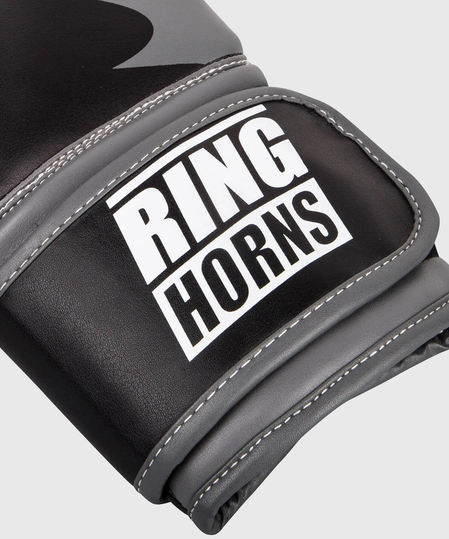 gants-de-boxe-ringhorns-charger-noir-12oz
