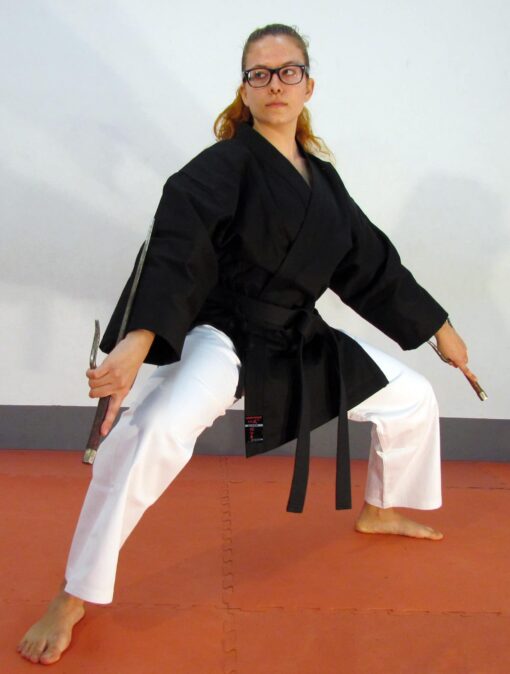 kimono-karate-gi-kamikaze-basic-black-noir-kobudo-shiko-dachi-maniement-sai