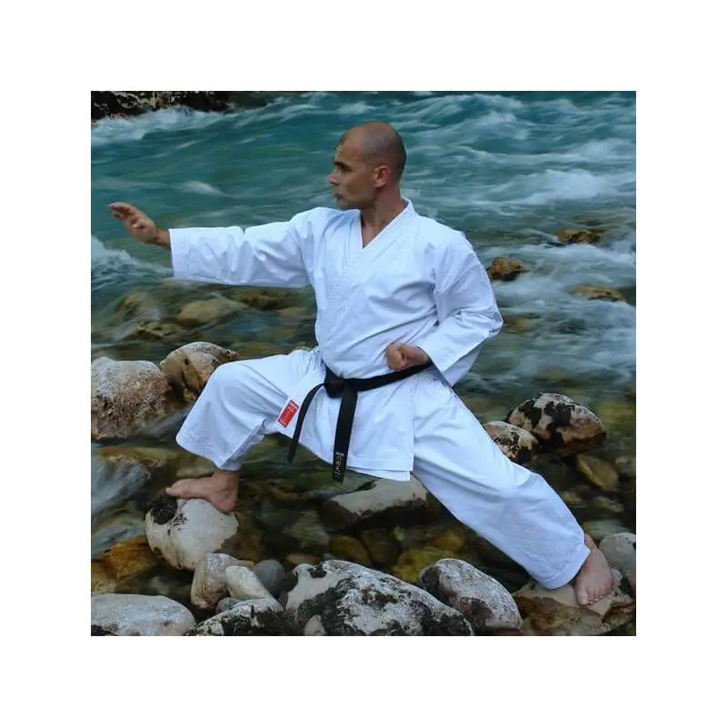 Kimono Karate Kamikaze EUROPA 7 kimono-karate-gi-kamikaze-europa-zenkutsu-dachi-sur-riviere