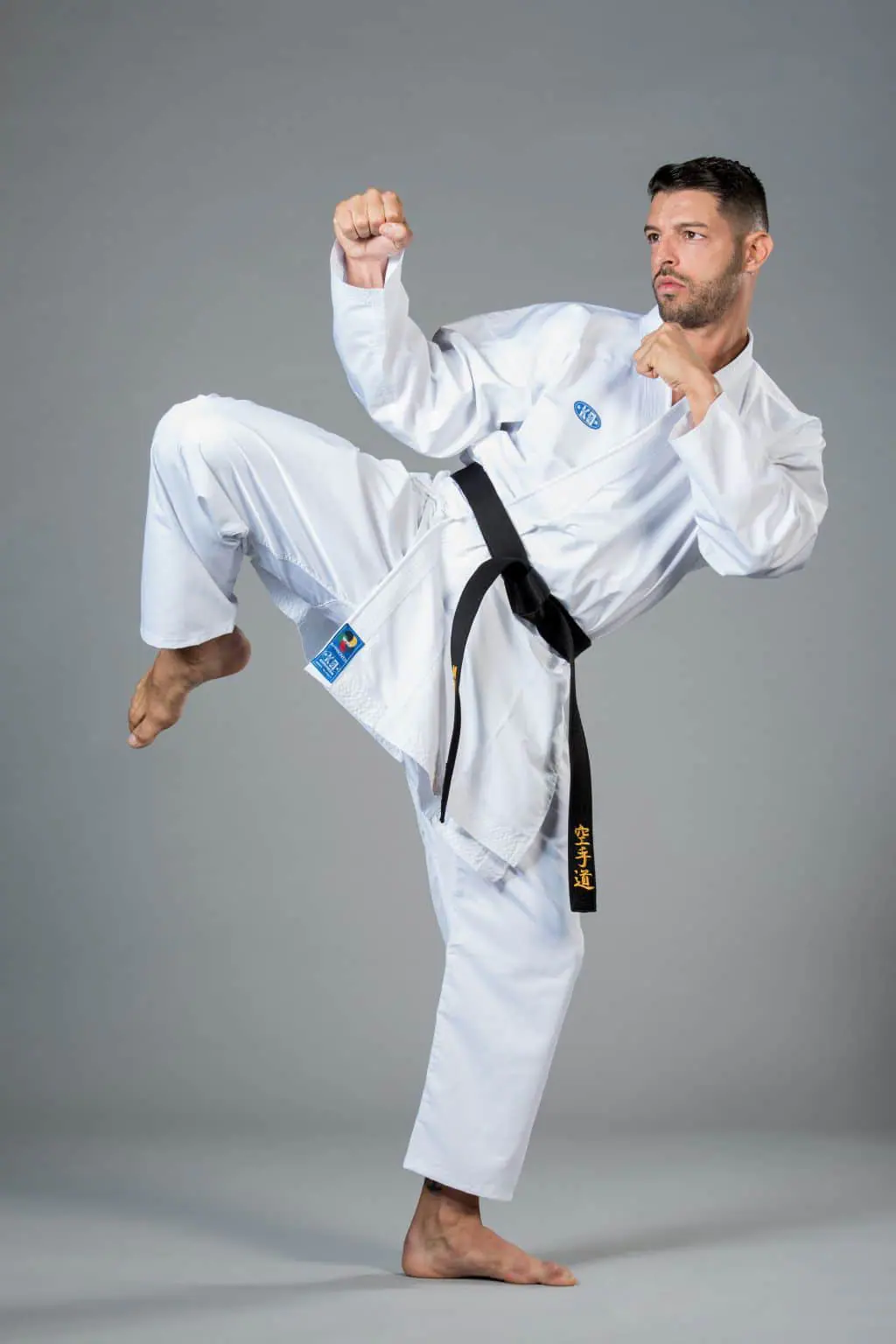 kimono-karate-gi-ko-italia-agostina-skin-wkf-mawashi-geri