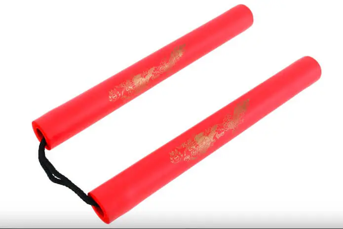 nunchakus-en-mousse-avec-corde-rouge
