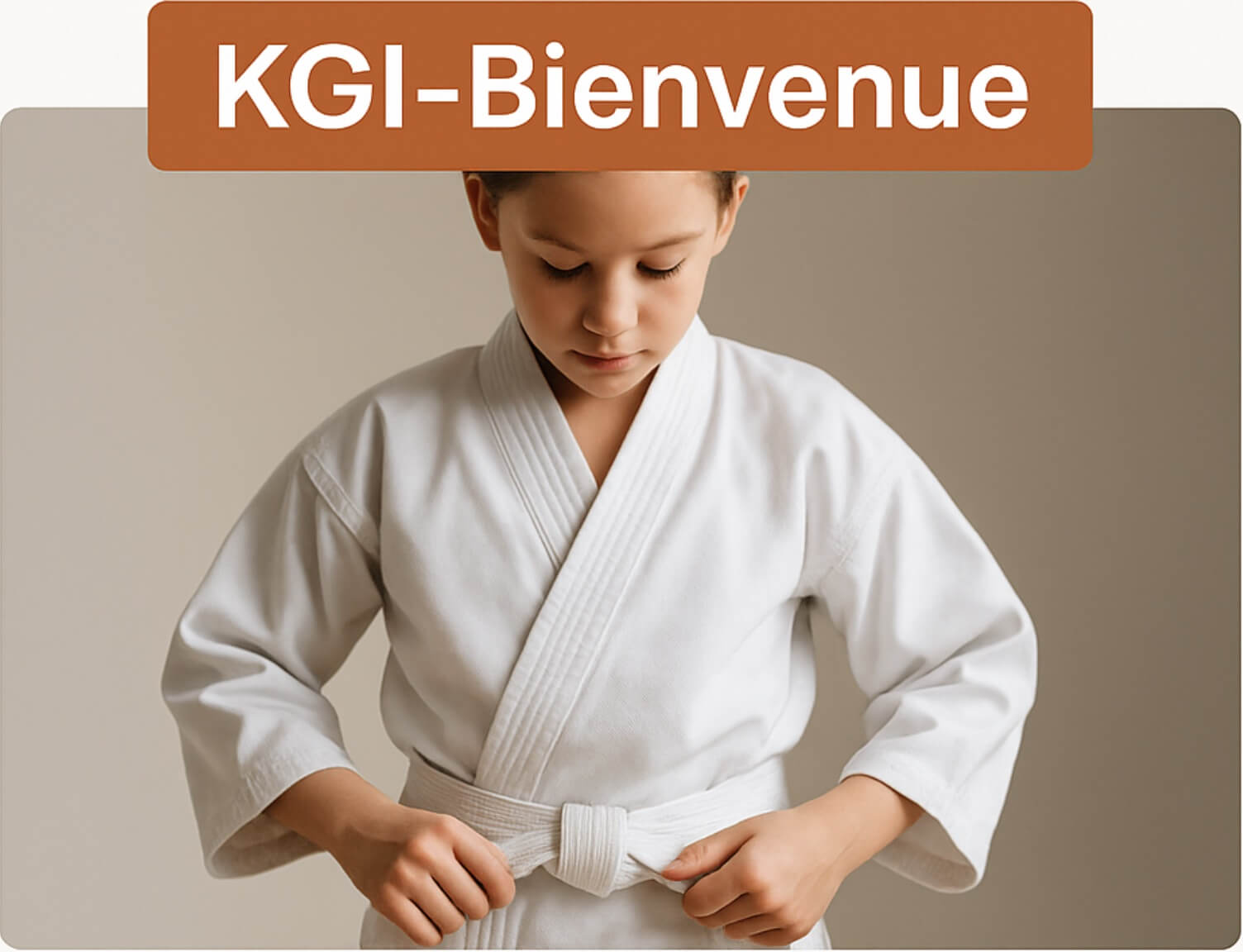 Offre de bienvenue : –10 % sur votre 1ʳᵉ commande 1 Jeune karatéka attachant sa ceinture blanche — Offre de bienvenue Karate-Gi
