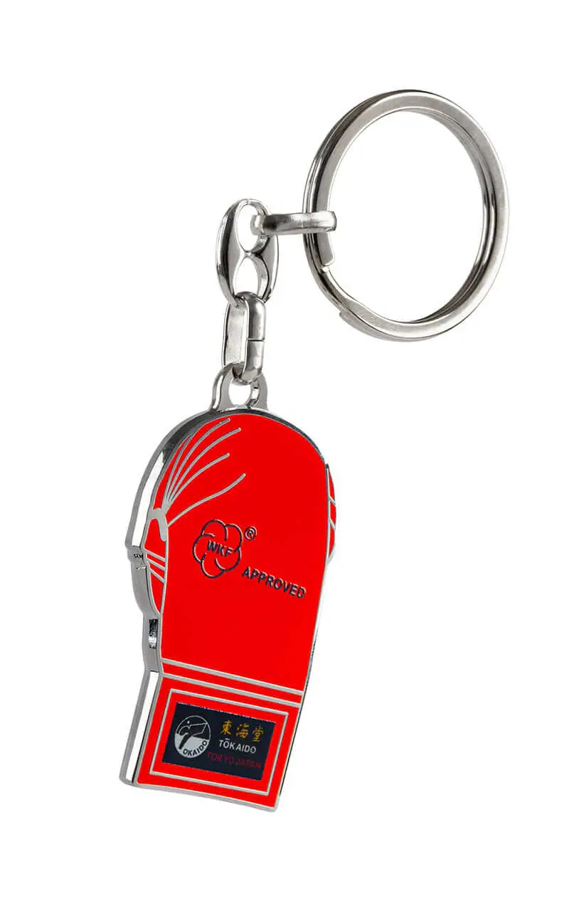 porte-cle-metallique-karate-tokaido-rouge-bleu-sur-karate-gi-face-rouge