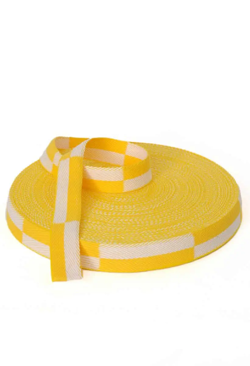 rouleau-ceinture-karate-blanche-jaune-karate-gi