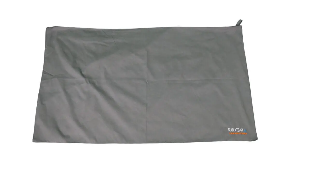 serviette-microfibre-120x70-grise-karate-gi-plat