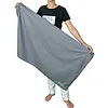 serviette-microfibre-120x70-grise-karate-gi-presentee-debout